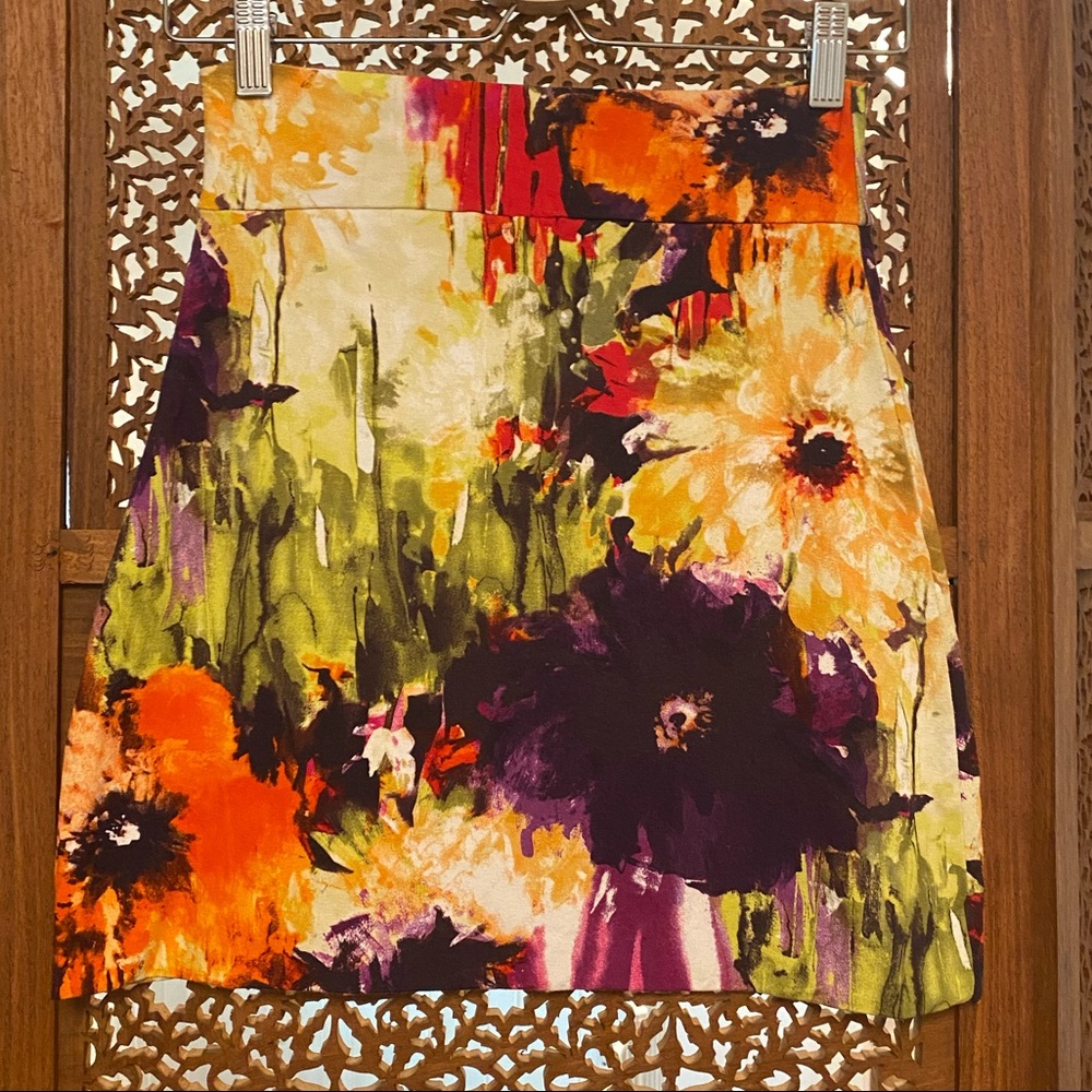 🚺 Salaam painted flower mini skirt